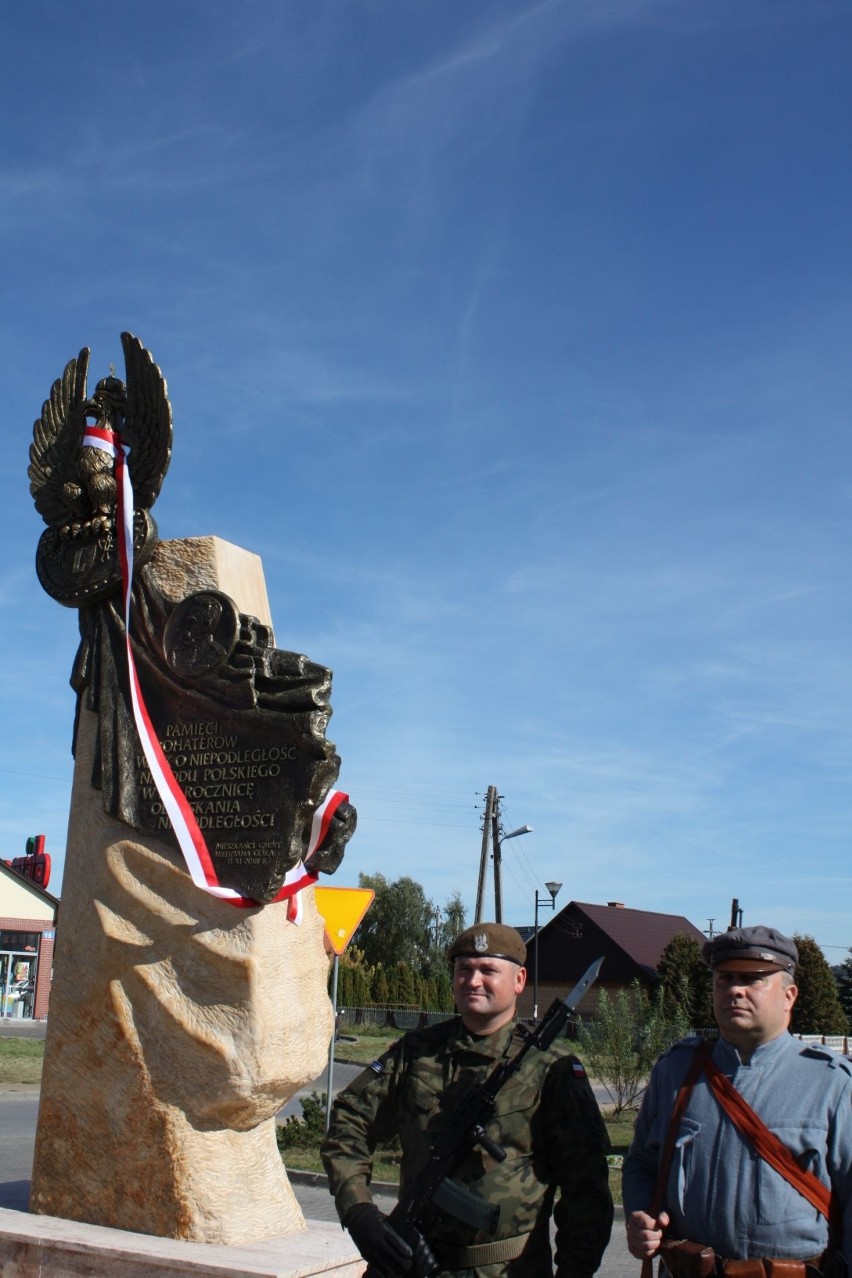 W Miedzianej Górze odsłonięto pomnik na 100-lecie niepodległości (ZDJĘCIA)