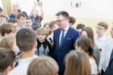 Szymon Hołownia poprowadził w białostockiej podstawówce lekcję obywatelską