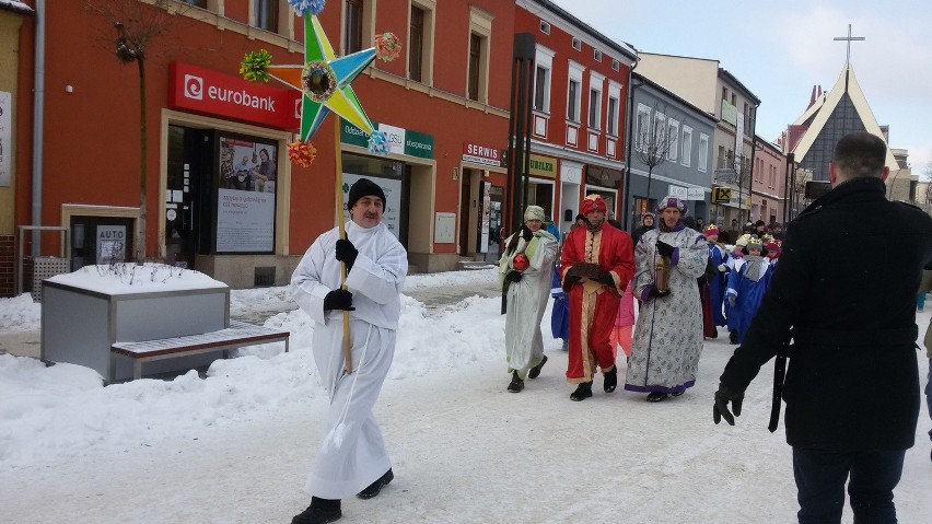 Jaworzno: Orszak Trzech Króli przeszedł przez rynek. Były alpaki i traktorki [ZDJĘCIA]