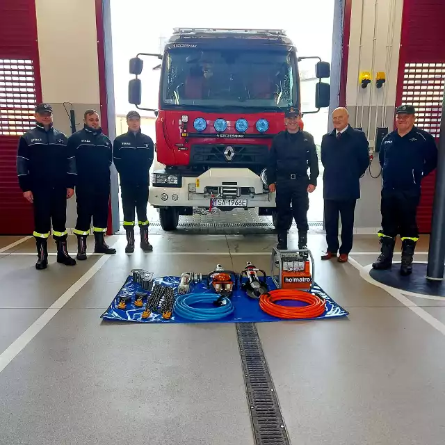 Druhowie z Sandomierza przekazali specjalistyczny sprzęt Ochotniczej Straży  Pożarnej w Złotej | Echo Dnia Świętokrzyskie