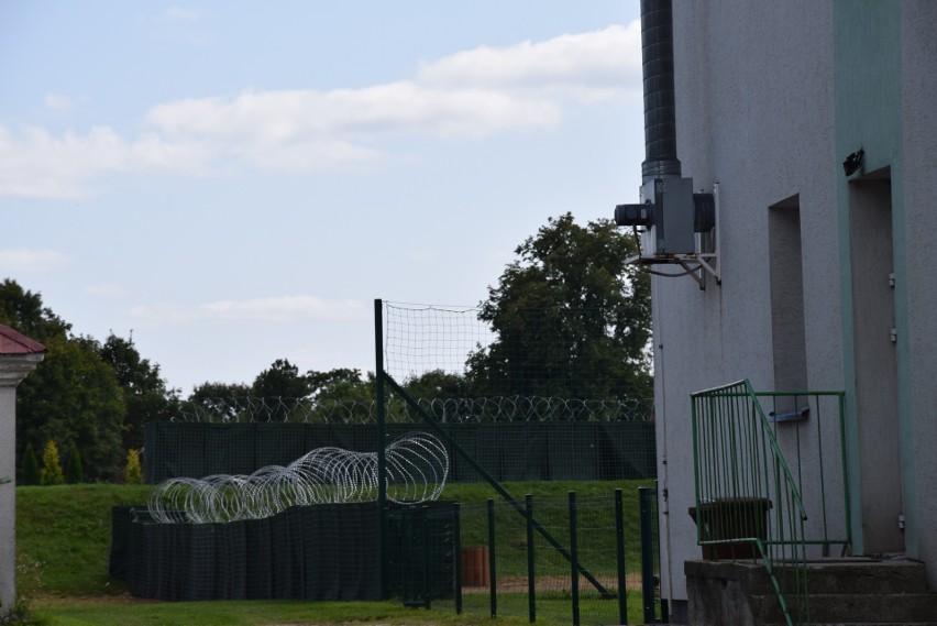 W Nowym Dworze powstało żołnierskie obozowisko. Wojsko rozstawiło się w samym środku wsi [ZDJĘCIA]