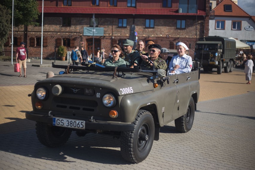 IV zlot starych pojazdów wojskowych i grup rekonstrukcyjnych w Ustce