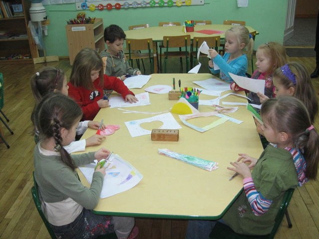 Pięciolatki z przedszkola nr 3 im. Fundacji Wielkiej Orkiestry Świątecznej Pomocy codziennie zużywają mnóstwo papieru. Makulatury nikt od nich nie chce.