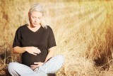 Nierówne przepisy dla kobiet w ciąży w KRUS i ZUS. Izba rolnicza interweniuje, ministerstwo odpowiada