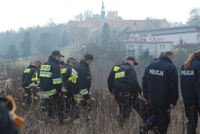 Na miejscu wtorkowej tragedii w Sandomierzu pracowali policjanci, Straż Miejska i straż pożarna