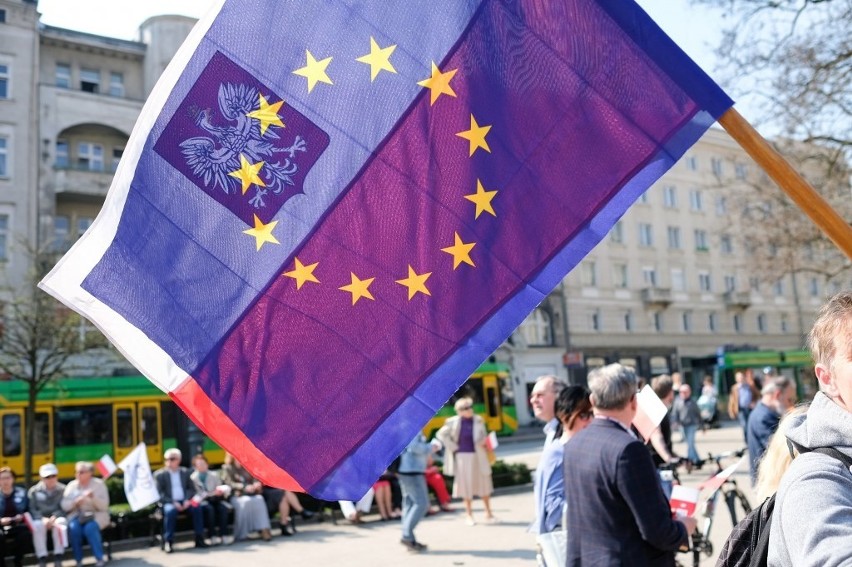 Manifestacja KOD w Poznaniu: Rząd chce zrobić z naszych...