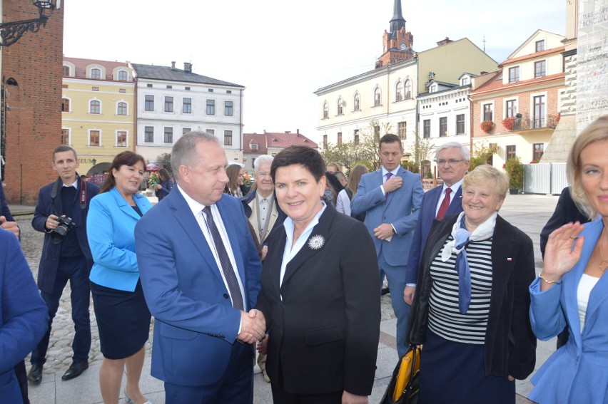 Wybory samorządowe 2018. Wicepremier Beata Szydło spotkała się z tarnowianami na Rynku [ZDJĘCIA]