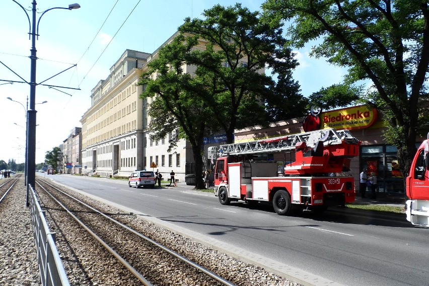 Alarmy bombowe w łódzkich sądach! Ewakuacja budynków [ZDJĘCIA+FILMY]