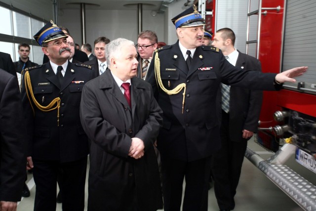 Lech Kaczyński z wizytą u radomskich strażaków.