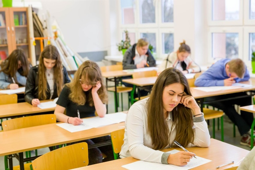 Próbny egzamin gimnazjalny w PG nr 13 w Białymstoku