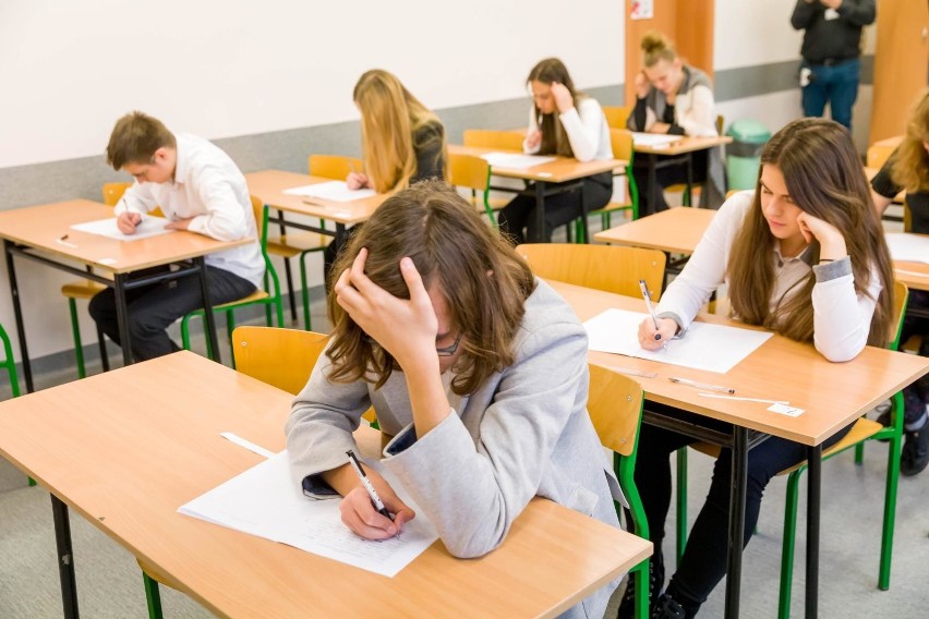 Próbny egzamin gimnazjalny w PG nr 13 w Białymstoku