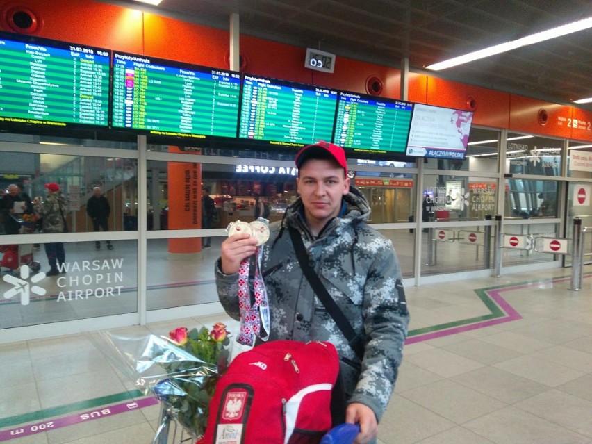 Kacper Kłos wrócił na polską ziemię z debiutanckimi medalami...