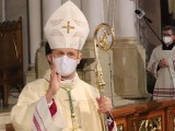 Biskup Marek Solarczyk po ingresie do katedry w Radomiu. To uroczyste objęcie władzy w diecezji radomskiej