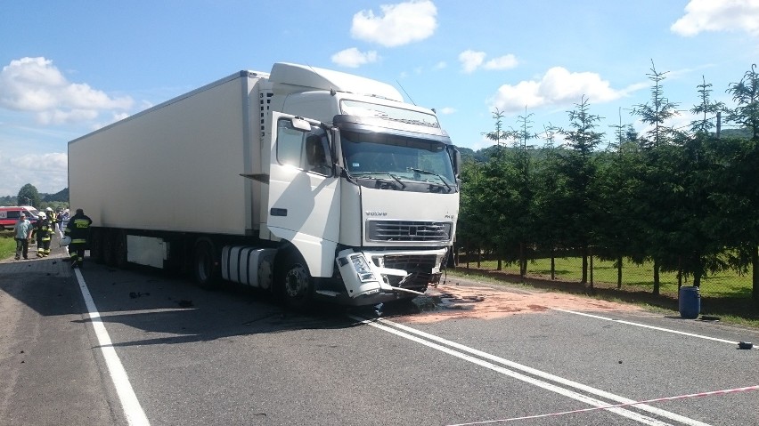 Wypadek w Łososinie Dolnej. Zginęły dwie osoby.