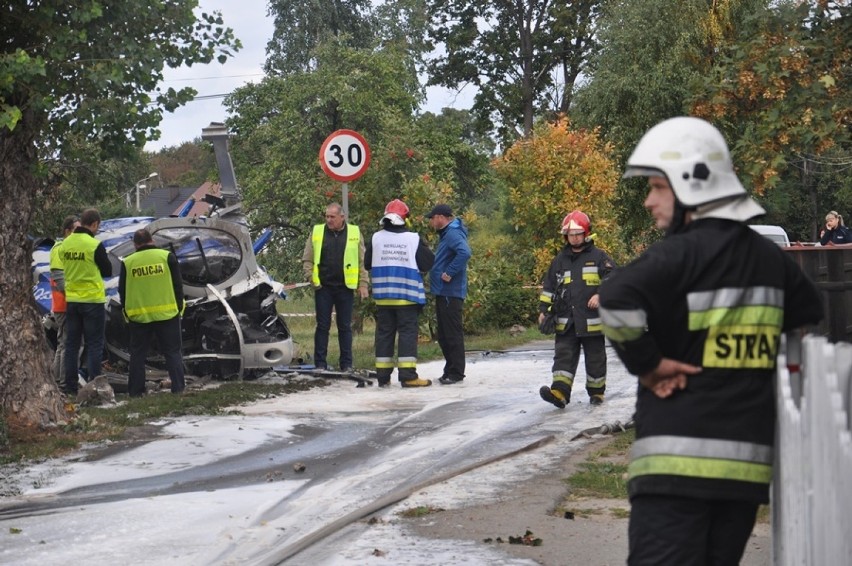 Katastrofa śmigłowca pod Świdnicą. Pilot i pasażer w szpitalu