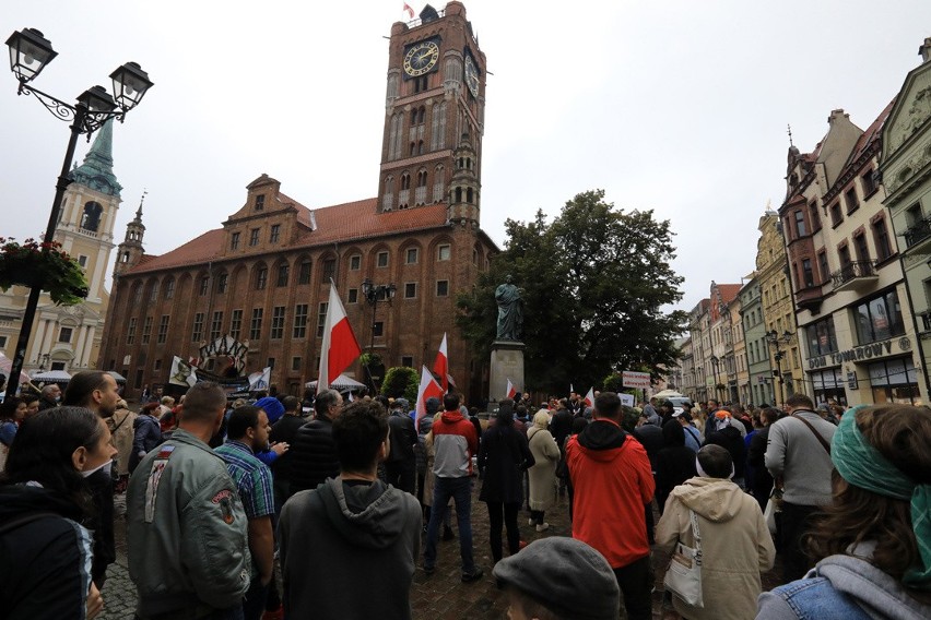 10 października w największych miastach Polski zorganizowano...