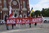 Marsz dla Życia i Rodziny w Częstochowie. Kilkaset osób przeszło aleją NMP z hasłem "Po stronie życia"