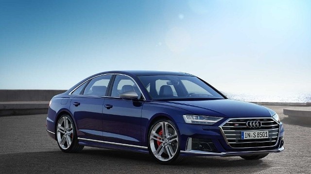 Audi S8 Nowe Audi S8 (D5) napędzane jest 4-litrową, podwójnie-doładowaną jednostką benzynową V8 o mocy 571 KM. Auto posiada trzydzieści osiem systemów wsparcia kierowcy. Fot. Audi