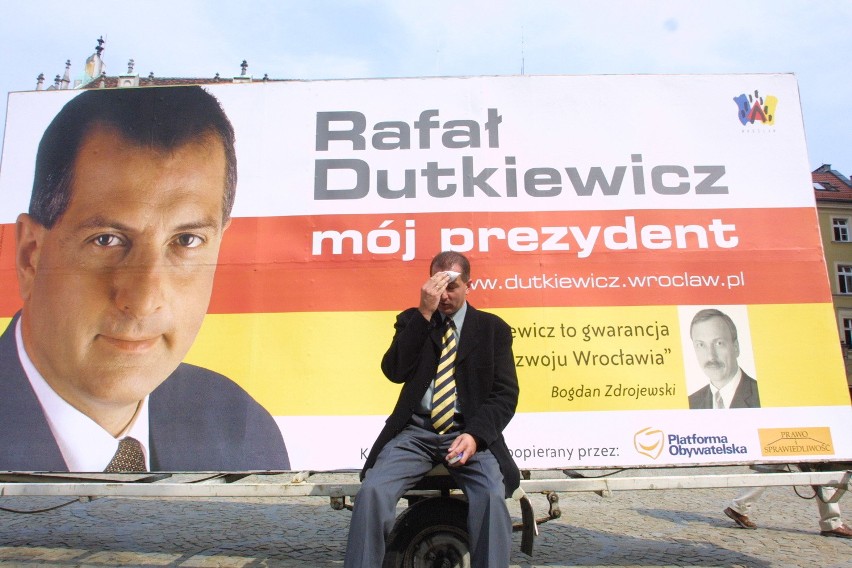 Rok 2002. Podczas pierwszej kampanii wyborczej u boku Rafała...