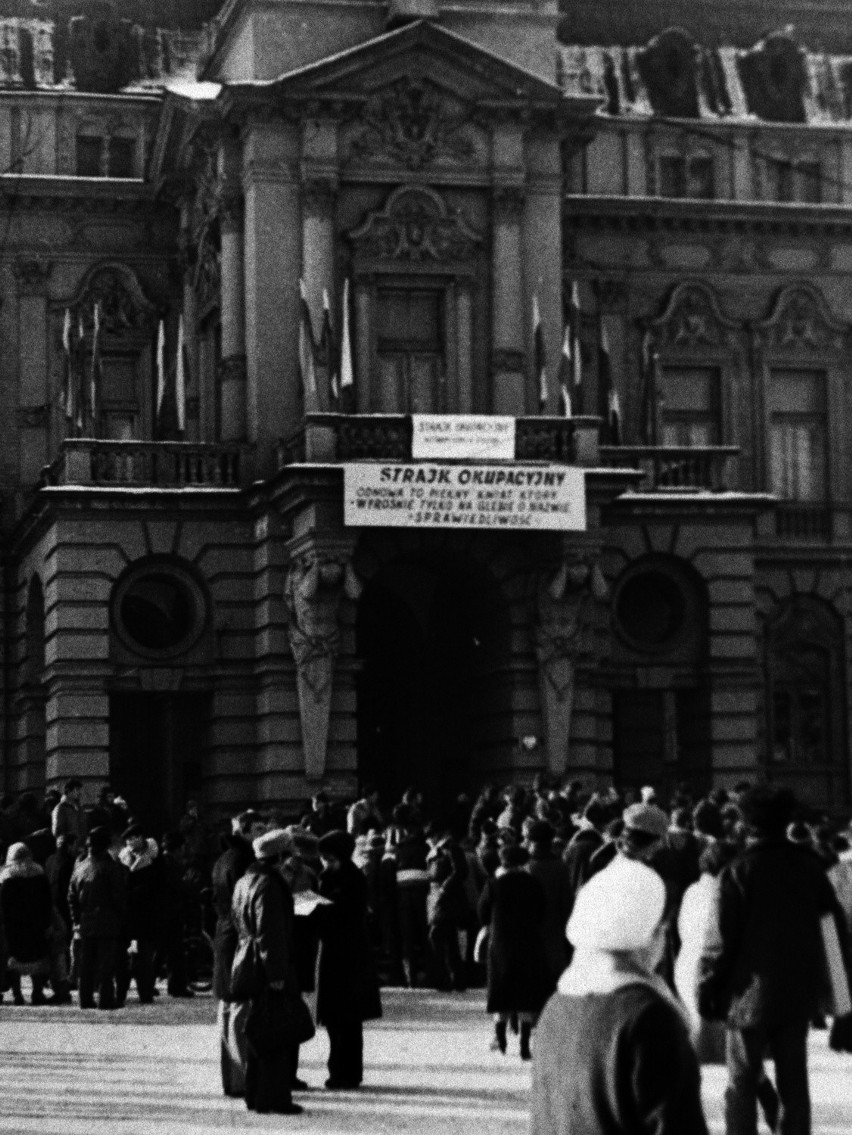 Nowy Sącz był pierwszy w Polsce. Strajk okupacyjny Solidarności w ratuszu [ZDJĘCIA]