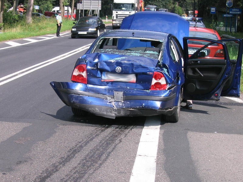 Wypadek na krajowej "szóstce". Tir wjechał w passata [zdjęcia] 