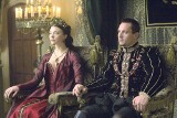 Seriale o królach i królowych to nie tylko "The Crown" i "Dynastia Tudorów"! Lista TOP10 najlepszych seriali o monarchii! [RANKING]