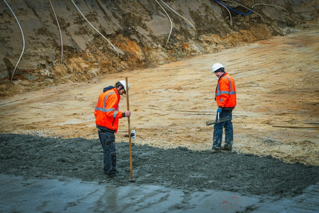 Prace przy budowie okazałego kompleksu akwariów w opolskim zoo idą pełną parą. We wtorek (19.04) wylano tak zwany chudy beton, który będzie podstawą płyty fundamentowej nowoczesnego obiektu.