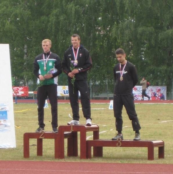 Srebrny medal i minimum na Młodzieżowe Mistrzostwa Europy wywalczył Cezary Bagiński.