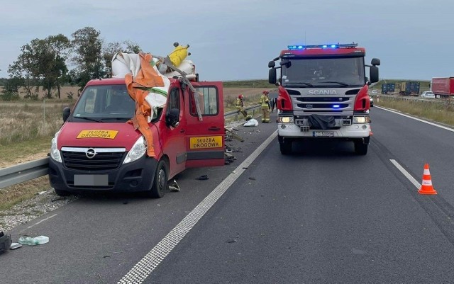 Do śmiertelnego wypadku doszło 8 września 2022 r. na drodze ekspresowej S-5, w kierunku Bydgoszczy, na wysokości miejscowości Sobiejuchy. Zginął 58-letni pasażer pojazdu Służby Drogowej