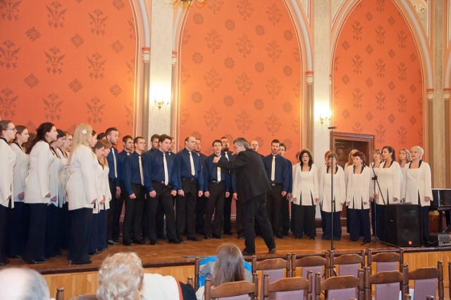 Złote pasmo trafiło do Akademickiego Chóru Politechniki Łódzkiej pod dyrekcją Jerzego Rachubińskiego. Nagrodę dla tego laureata ufundowała Ewa Mes, wojewoda kujawsko-pomorski