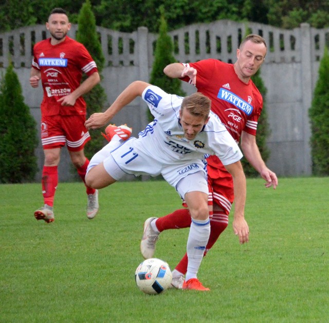 Watkem Korona Bendiks Rzeszów pokonała u siebie Stal II Mielec 2:0 w meczu na szczycie 4 ligi podkarpackiej