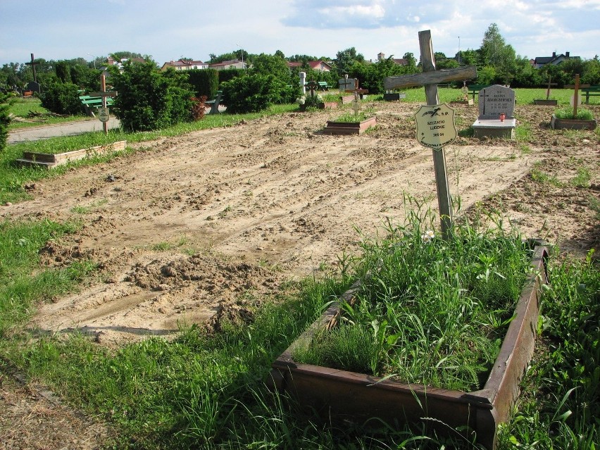   Wrocław: Zrównali z ziemią groby bezdomnych na cmentarzu Pawłowice (ZDJĘCIA)