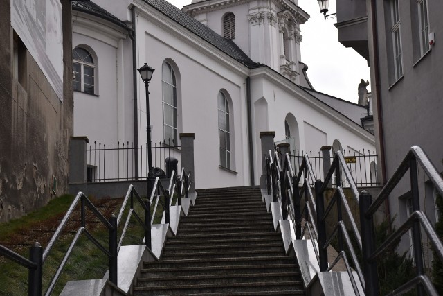 Schody do papieskiej bazyliki w Wadowicach