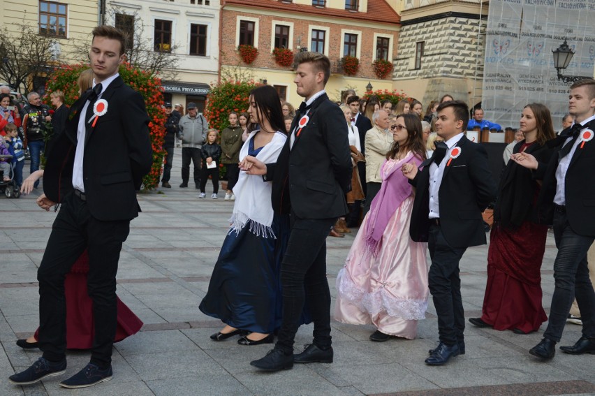 Na tarnowskim rynku odsłonięto pomnik Tadeusza Tertila [ZDJĘCIA]