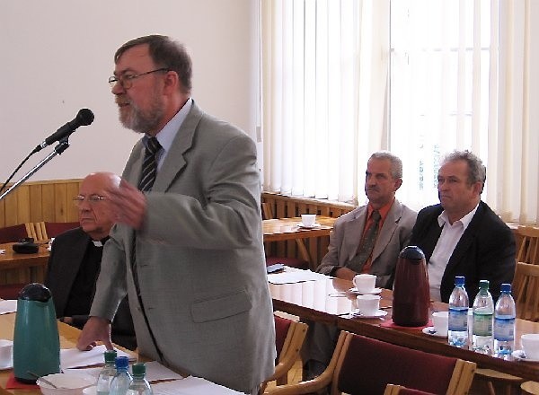 Dr Jan Piszczek, właściciel prywatnej kancelarii  prawnej stwierdził, że jego opinia w sprawie  wygaśnięcia mandatu ma charakter opinii, a  stanowisko biura prawnego wojewody jest  jedynie stanowiskiem, co najwyżej  wyjaśnieniem.