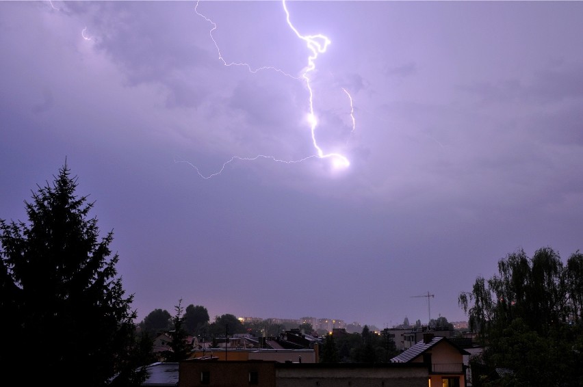 Radar burzowy online. Gdzie jest burza? Ostrzeżenie IMGW pierwszego stopnia przed burzami w woj. podlaskim [14.05.2021]