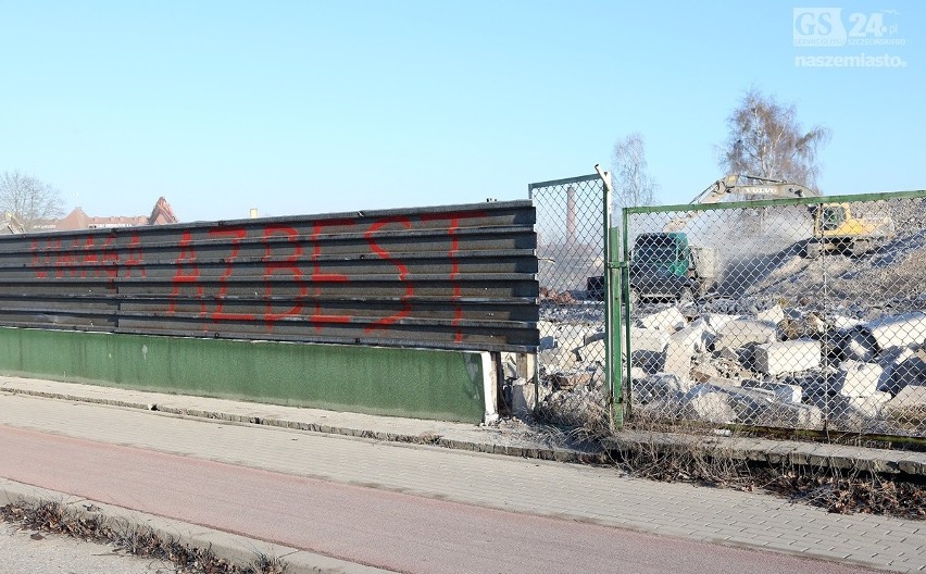 Póki co na terenie dawniej Baltony trwają prace rozbiórkowe,...