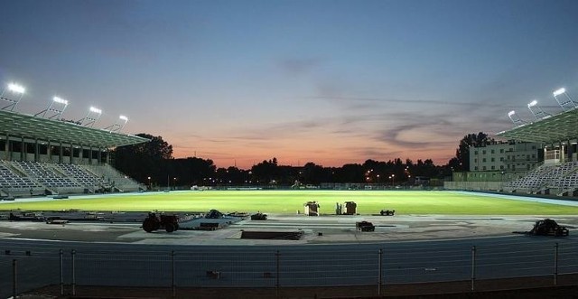 Na stadionie przy ulicy Narutowicza modernizowane będzie oświetlenie. Wybrany właśnie wykonawca na wykonanie prac będzie miał trzy miesiące.