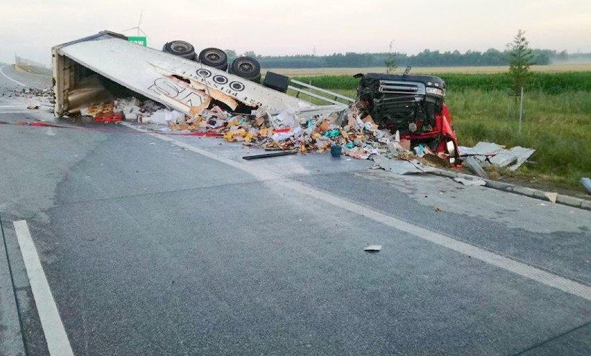 Wypadek ciężarówki na S8 pod Złoczewem