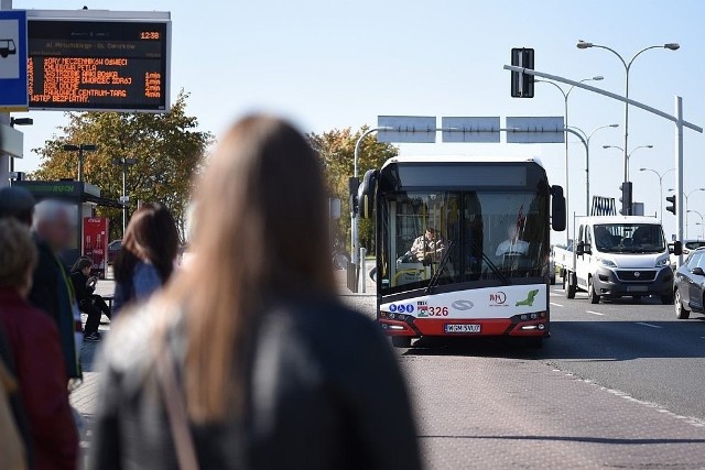 MZK zadecydowało, że na 12 najbardziej obleganych liniach będzie kursowało więcej autobusów.