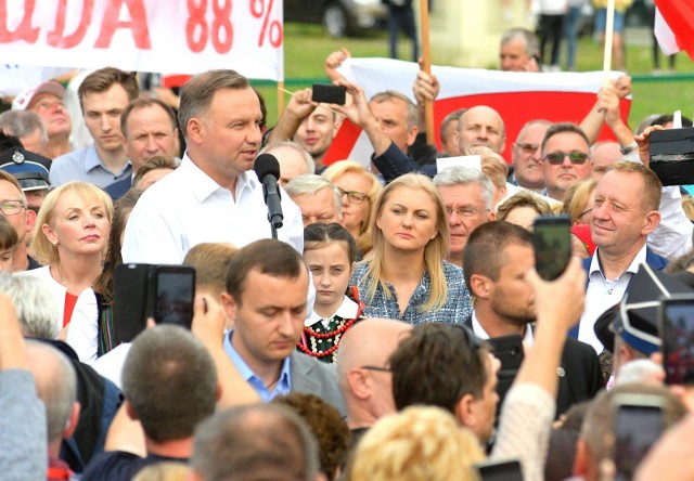 Andrzej Duda (w środku) podziękował mieszkańcom Odrzywołu i całego powiatu przysuskiego za oddane głosy.