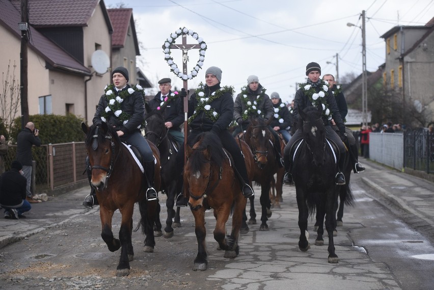 Procesja konna w Ostropie Wielkanoc 2015