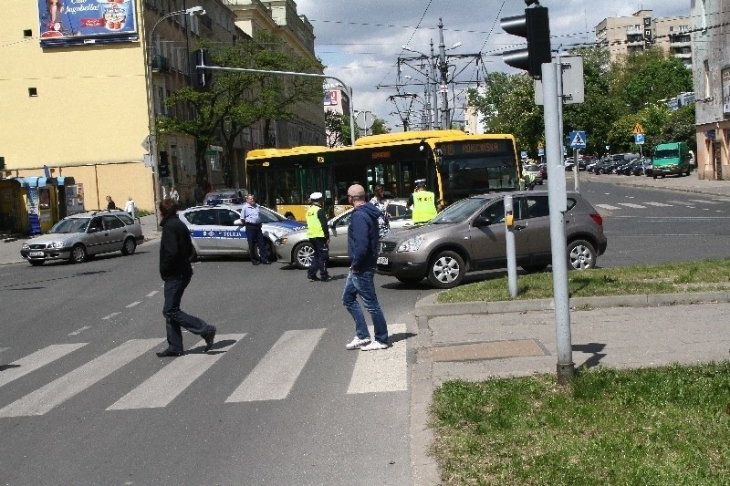 Kolejny wypadek na skrzyżowaniu al. Kościuszki z ul. Żwirki. Korki na ulicach