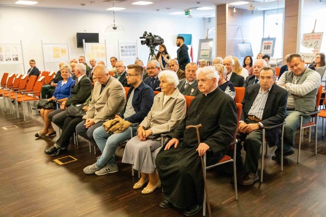 Piętnaście osób otrzymało w środę Krzyże Wolności i Solidarności, cztery kolejne przyznano pośmiertnie. Uroczystość odbyła się w białostockim Instytucie Pamięci Narodowej.