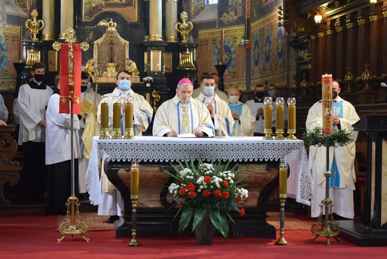 Uroczysta msza święta w intencji Ojczyzny w katedrze w Sandomierzu. Przewodniczył jej biskup Krzysztof Nitkiewicz [ZDJĘCIA]