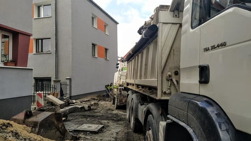 Przebudowa chodnika wzdłuż południowej strony ul. 1 Maja w...