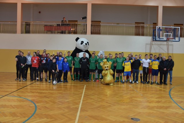 Koprzywnicki "Turniej Piłkarski z Sercem" w hali Zespołu Placówek Oświatowych był kolejnym wydarzeniem zorganizowanym w ramach Wielkiej Orkiestry Świątecznej Pomocy. Rozgrywki zorganizował Klub Sportowy Koprzywianka.