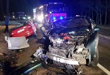 Groźny wypadek na Dolnym Śląsku. Czołowe zderzenie, ranna kobieta w 8. miesiącu ciąży [ZDJĘCIA]