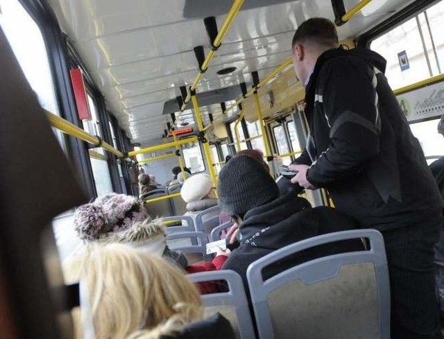 Zanim we Włocławku wsiądziesz do autobusu miejskiego ze sprzętem, zmierz, czy nie ma więcej niż 120 centymetrów długości. Bo możesz zapłacić karę - 35 lub 50 złotych.