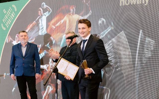 Piotr Zdziebło odebrał główną nagrodę za swoją siostrę Katarzynę Zdziebło, dwukrotną wicemistrzynie świata i wicemistrzynię Europy.
